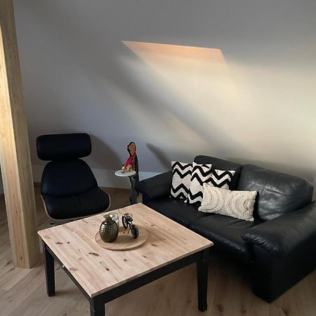 Moderne Ferienwohnung In Gelsenkirchen-Schalke Fuer 1 Bis 7 Personen Mit Terrasse, Ideal Fuer Gruppen & Stadionbesuche Kültér fotó