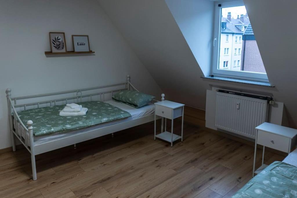 Moderne Ferienwohnung In Gelsenkirchen-Schalke Fuer 1 Bis 7 Personen Mit Terrasse, Ideal Fuer Gruppen & Stadionbesuche Kültér fotó