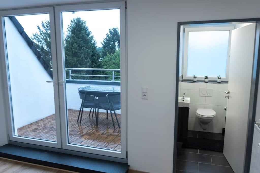 Moderne Ferienwohnung In Gelsenkirchen-Schalke Fuer 1 Bis 7 Personen Mit Terrasse, Ideal Fuer Gruppen & Stadionbesuche Kültér fotó