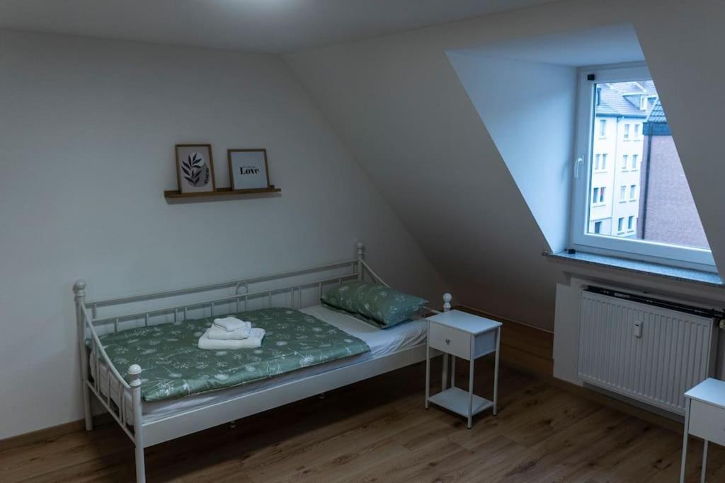 Moderne Ferienwohnung In Gelsenkirchen-Schalke Fuer 1 Bis 7 Personen Mit Terrasse, Ideal Fuer Gruppen & Stadionbesuche Kültér fotó