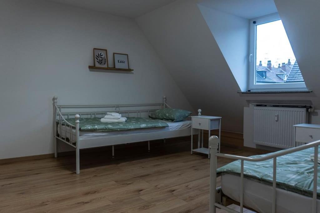 Moderne Ferienwohnung In Gelsenkirchen-Schalke Fuer 1 Bis 7 Personen Mit Terrasse, Ideal Fuer Gruppen & Stadionbesuche Kültér fotó