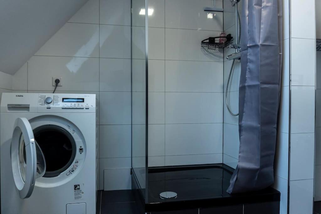 Moderne Ferienwohnung In Gelsenkirchen-Schalke Fuer 1 Bis 7 Personen Mit Terrasse, Ideal Fuer Gruppen & Stadionbesuche Kültér fotó