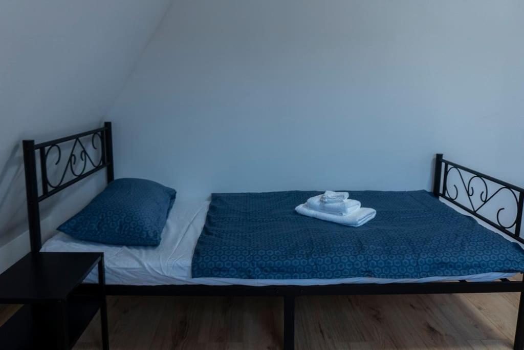 Moderne Ferienwohnung In Gelsenkirchen-Schalke Fuer 1 Bis 7 Personen Mit Terrasse, Ideal Fuer Gruppen & Stadionbesuche Kültér fotó