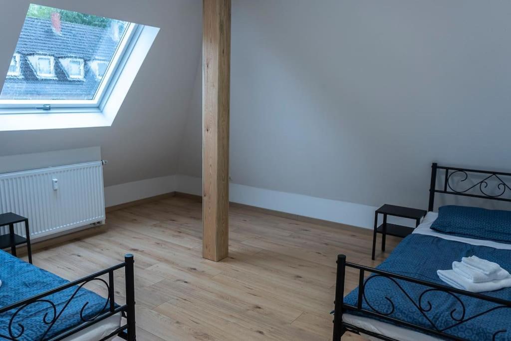 Moderne Ferienwohnung In Gelsenkirchen-Schalke Fuer 1 Bis 7 Personen Mit Terrasse, Ideal Fuer Gruppen & Stadionbesuche Kültér fotó