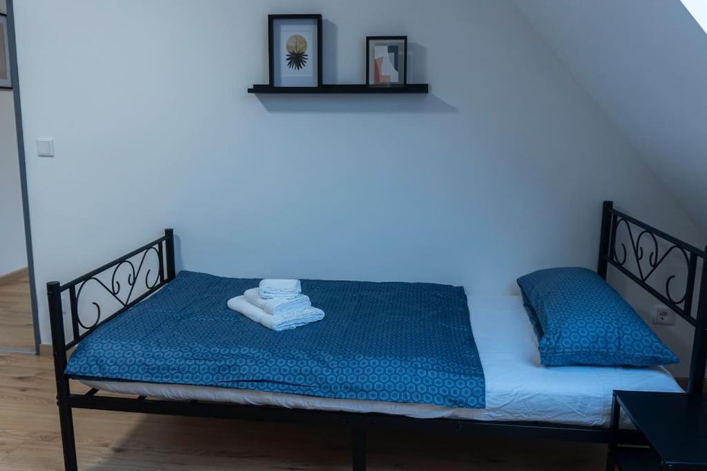 Moderne Ferienwohnung In Gelsenkirchen-Schalke Fuer 1 Bis 7 Personen Mit Terrasse, Ideal Fuer Gruppen & Stadionbesuche Kültér fotó