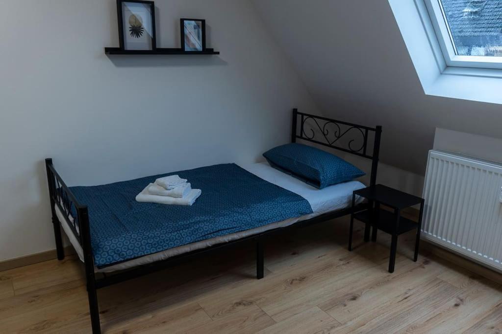 Moderne Ferienwohnung In Gelsenkirchen-Schalke Fuer 1 Bis 7 Personen Mit Terrasse, Ideal Fuer Gruppen & Stadionbesuche Kültér fotó