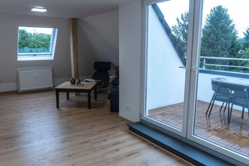 Moderne Ferienwohnung In Gelsenkirchen-Schalke Fuer 1 Bis 7 Personen Mit Terrasse, Ideal Fuer Gruppen & Stadionbesuche Kültér fotó