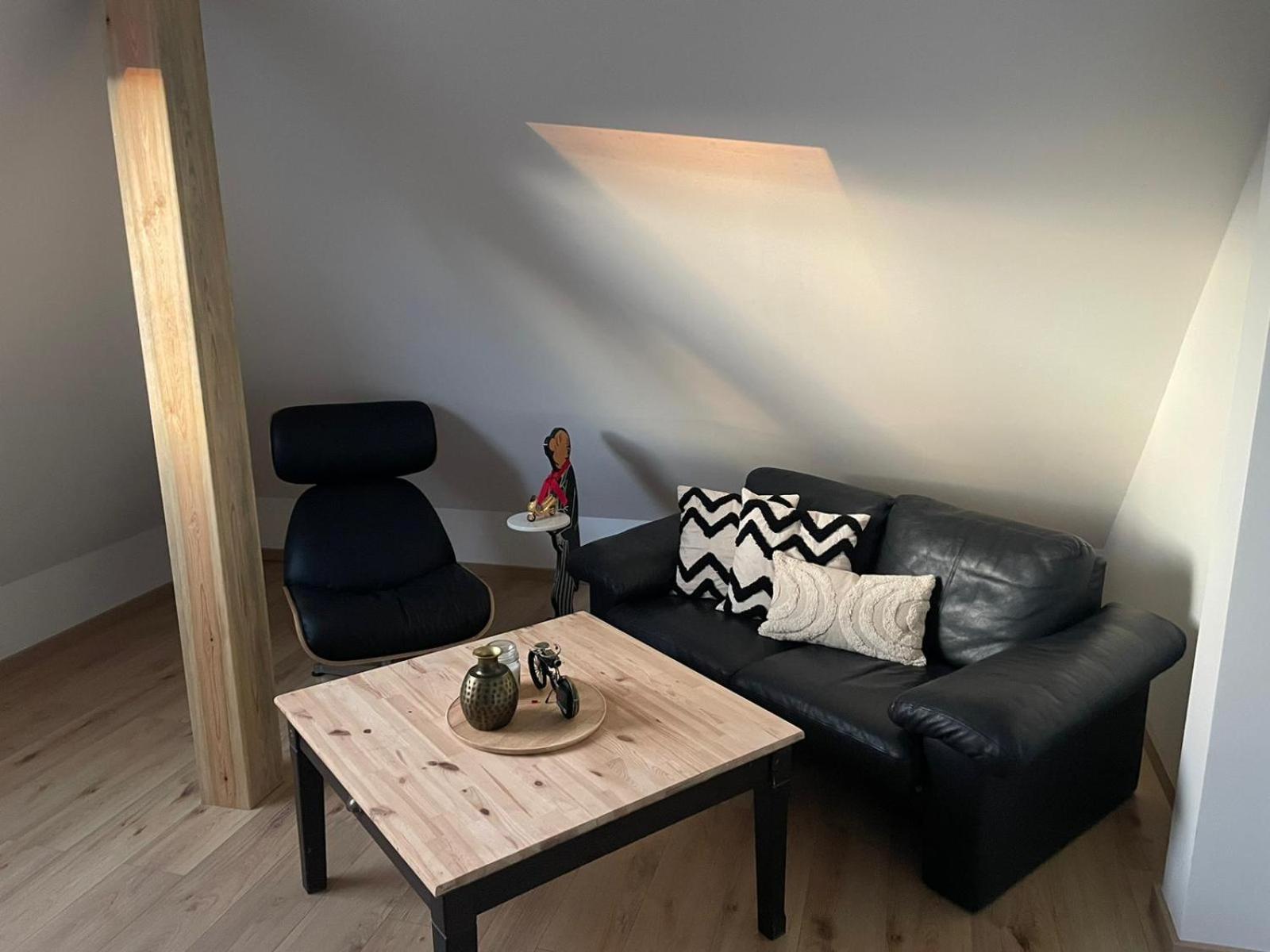 Moderne Ferienwohnung In Gelsenkirchen-Schalke Fuer 1 Bis 7 Personen Mit Terrasse, Ideal Fuer Gruppen & Stadionbesuche Kültér fotó