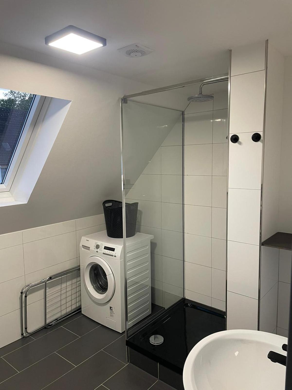 Moderne Ferienwohnung In Gelsenkirchen-Schalke Fuer 1 Bis 7 Personen Mit Terrasse, Ideal Fuer Gruppen & Stadionbesuche Kültér fotó
