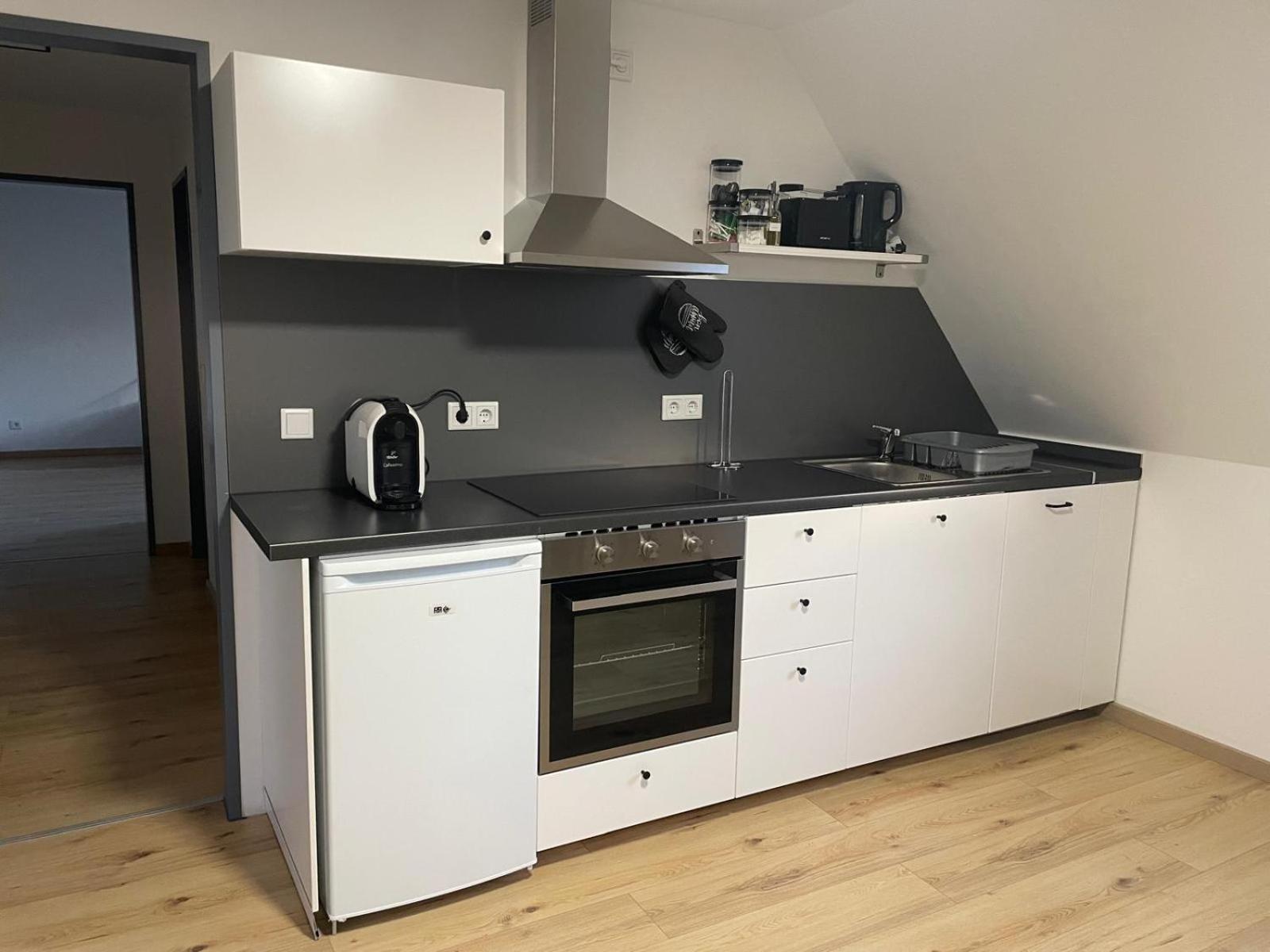 Moderne Ferienwohnung In Gelsenkirchen-Schalke Fuer 1 Bis 7 Personen Mit Terrasse, Ideal Fuer Gruppen & Stadionbesuche Kültér fotó