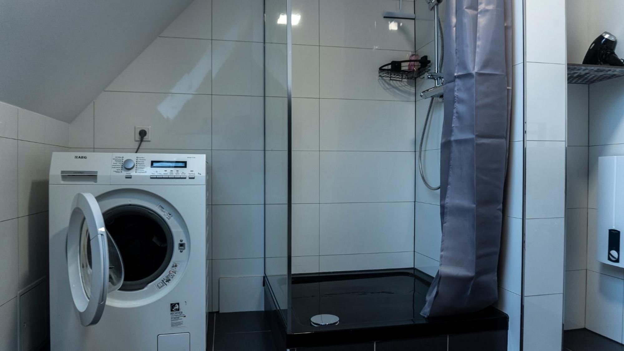 Moderne Ferienwohnung In Gelsenkirchen-Schalke Fuer 1 Bis 7 Personen Mit Terrasse, Ideal Fuer Gruppen & Stadionbesuche Kültér fotó