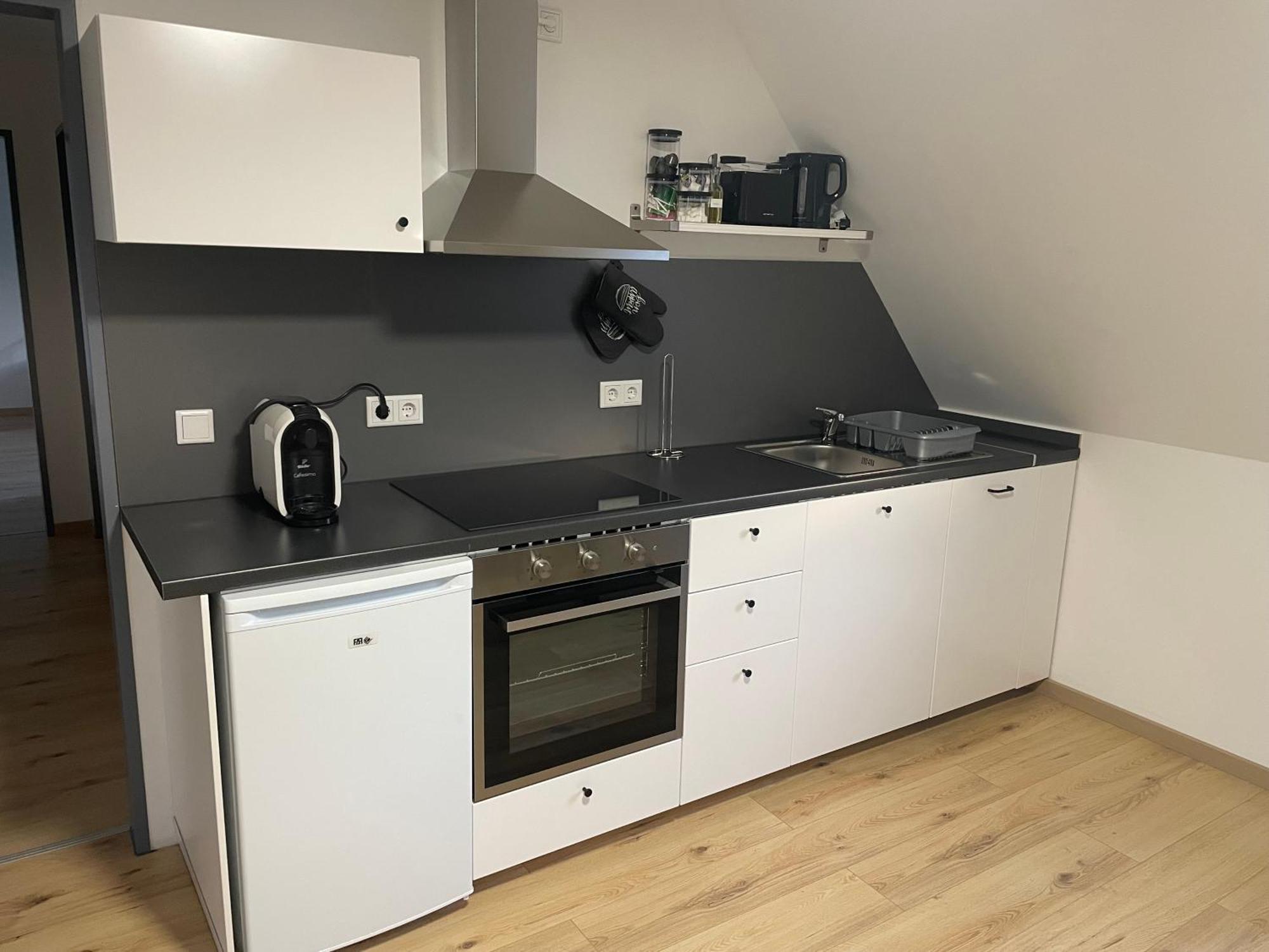 Moderne Ferienwohnung In Gelsenkirchen-Schalke Fuer 1 Bis 7 Personen Mit Terrasse, Ideal Fuer Gruppen & Stadionbesuche Kültér fotó
