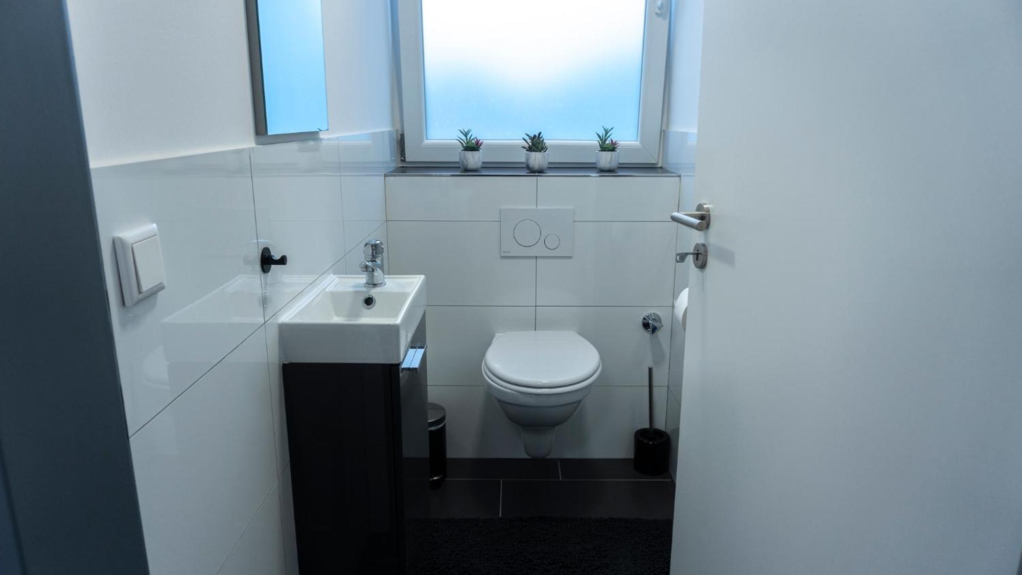 Moderne Ferienwohnung In Gelsenkirchen-Schalke Fuer 1 Bis 7 Personen Mit Terrasse, Ideal Fuer Gruppen & Stadionbesuche Kültér fotó
